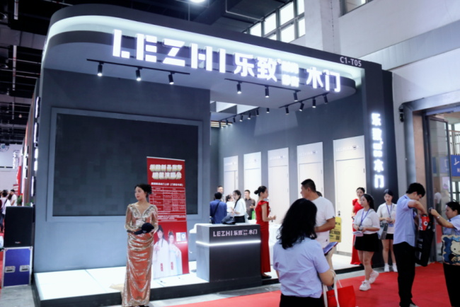 以“皇后”之势破局门业江湖，网红品牌乐致木门如何玩转流量密码？